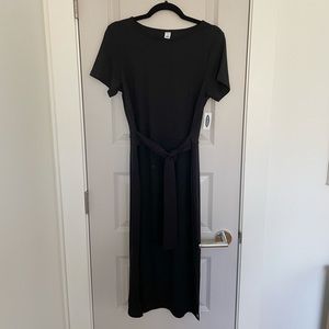 Old Navy Ponte-Knit Tie-Belt Midi Sheath Dress in Black